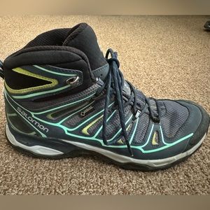 Salomon Women’s X-Ultra Mid Gore-Tex Hiking Shoe Size 10 in Grey/Green